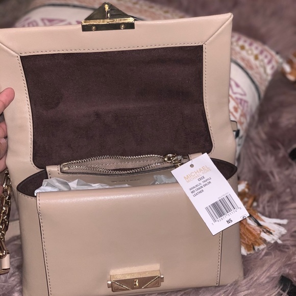 SOLD Michael Kors CeCe Med Shoulder Bag - Picture 3 of 6